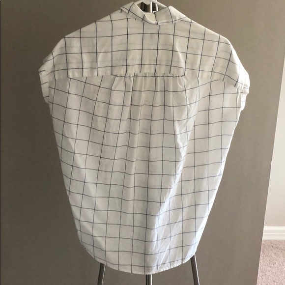 Window pane button down - Picture 4 of 4